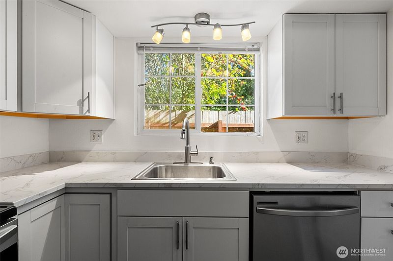 4th image of 3333 Redwood Avenue