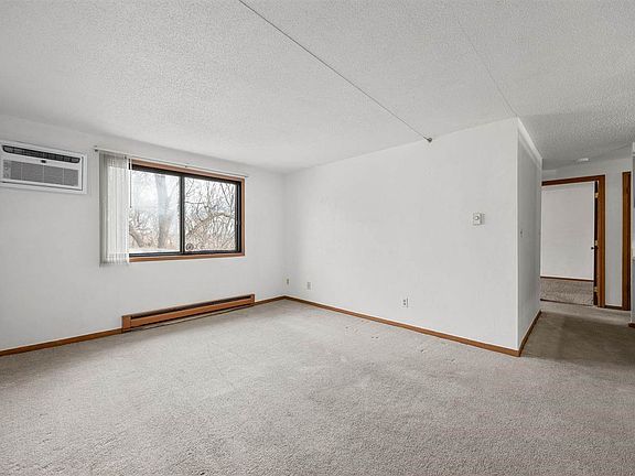 2nd image of 814 Benton Dr APT 34
