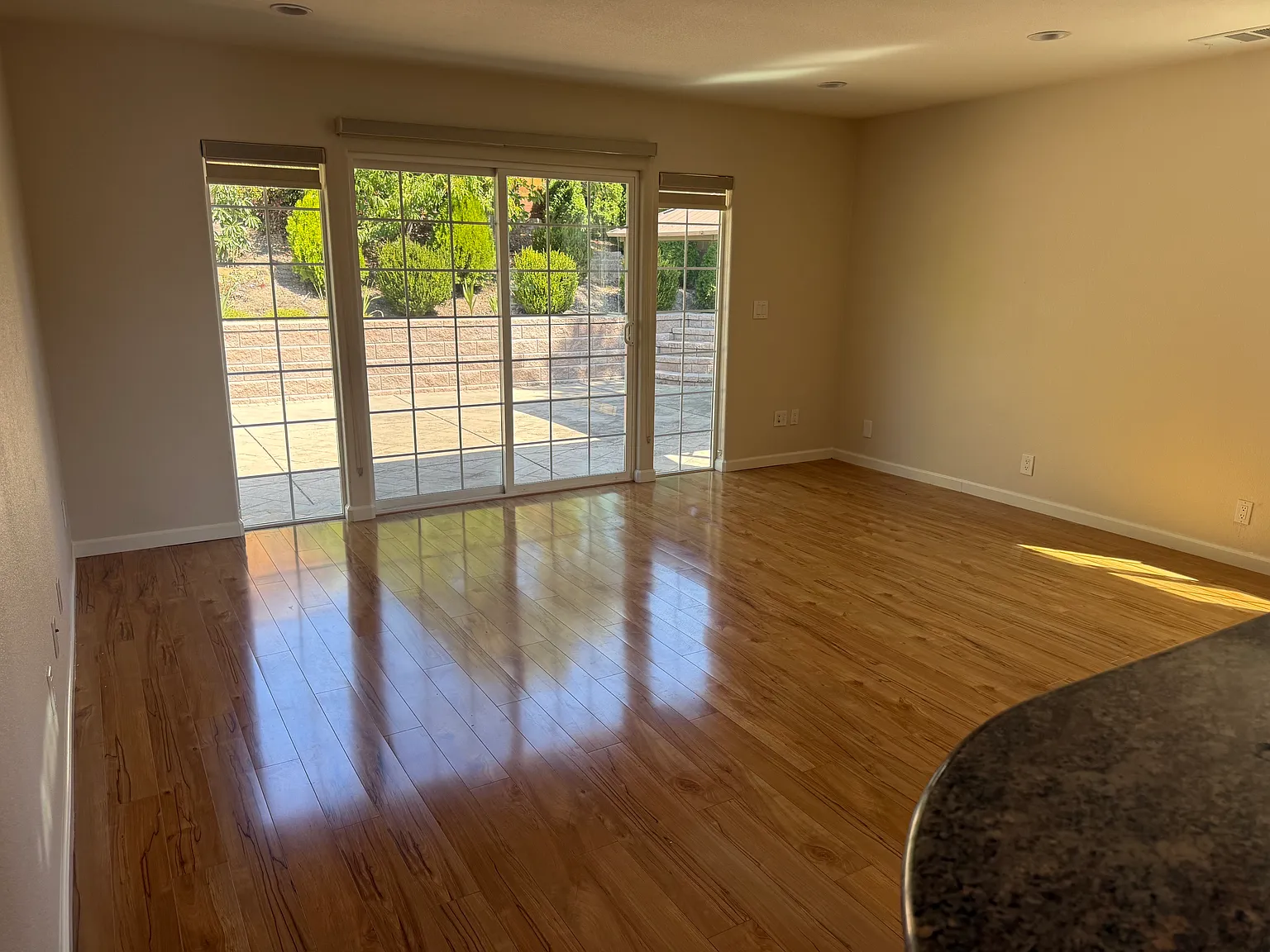 4 bed, 2072 sqft, $6,850 — Photo 4