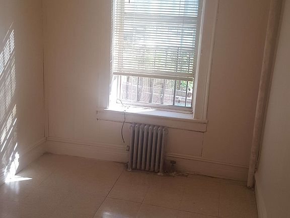 3rd image of 568 39th St #2