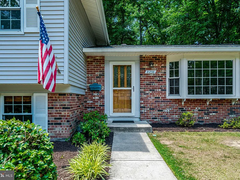 8236 Governors Ct — Photo 5
