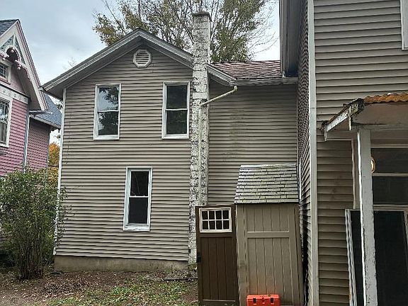 5th image of 135 Bridge St