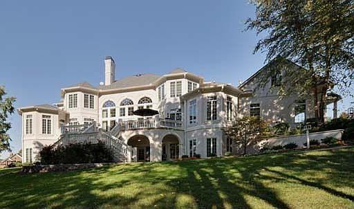 3rd image of 815 Fairway Oaks Ln