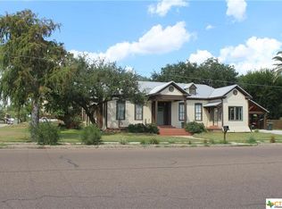 404 E Reuss Blvd, Cuero, TX 77954