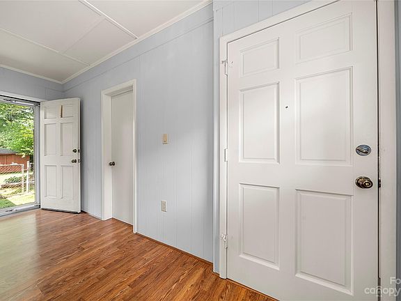 5th image of 4238 Shamrock Dr