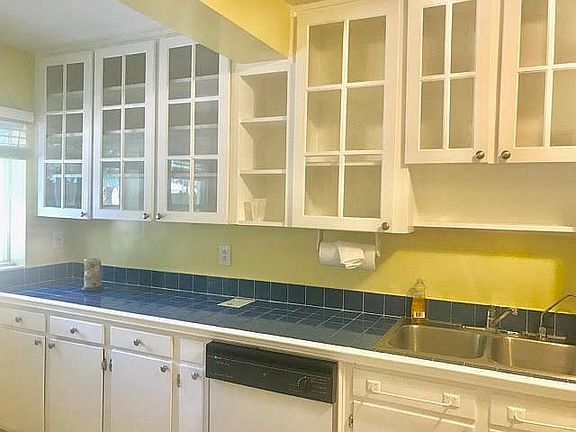 Monet blue & yellow Kitchen.