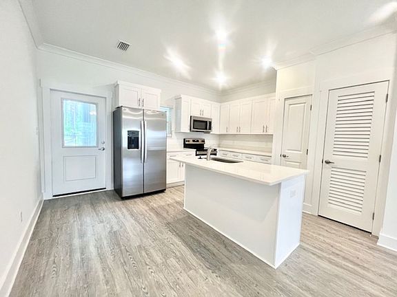 5th image of 107 Date Palm Ln