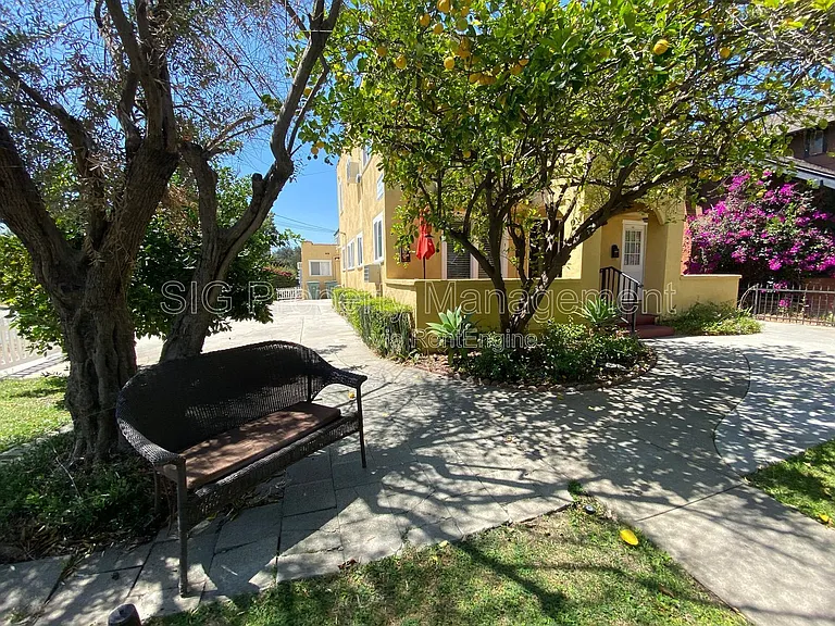 1250 E Villa St — Photo 16