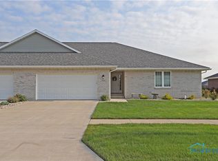 1800 Julie Marie Dr, Bowling Green, OH 43402