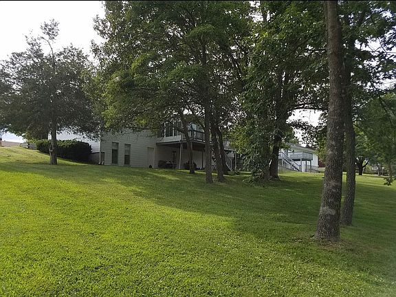 3rd image of 1918 Lake Dr
