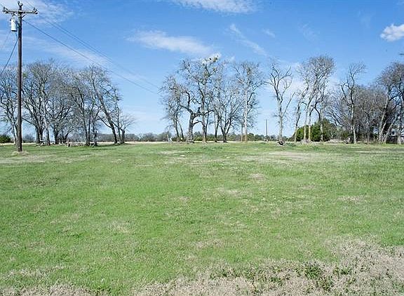 2nd image of 105 Roundup Dr