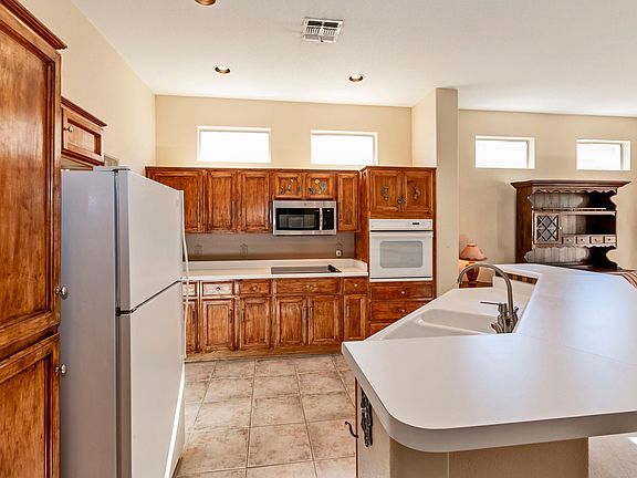 5th image of 2242 E Montrose Canyon Dr