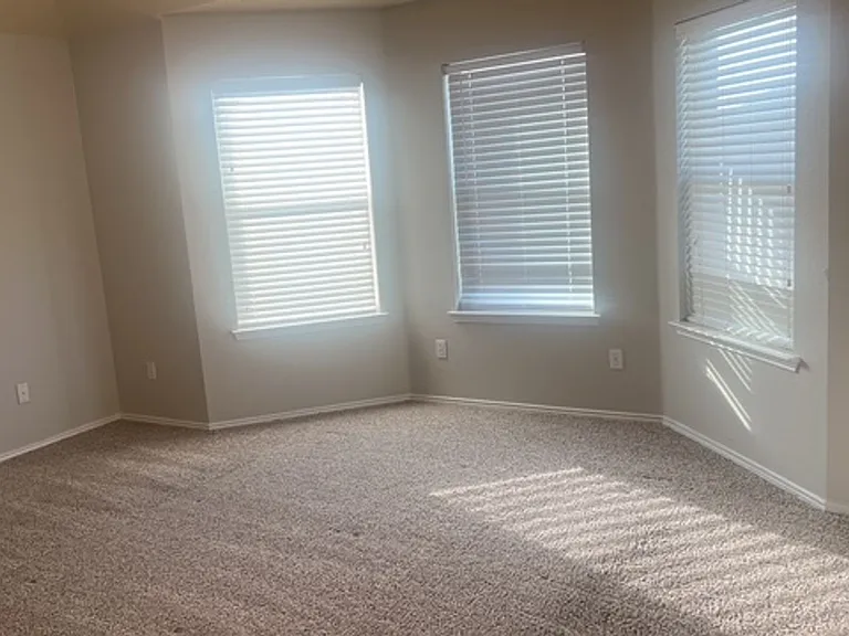 2913 Vicksburg Ln — Photo 15