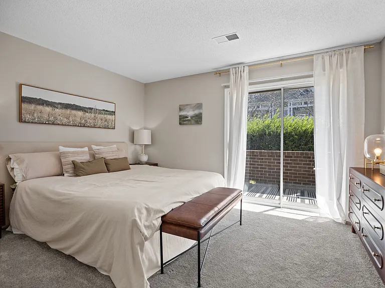 Northlake Apartments — Photo 15