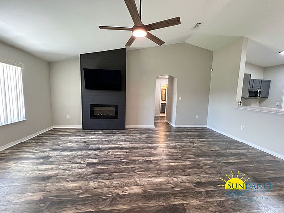 3rd image of 203 Cabana Way