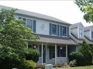 2038 Southpoint Dr, Hummelstown, PA 17036