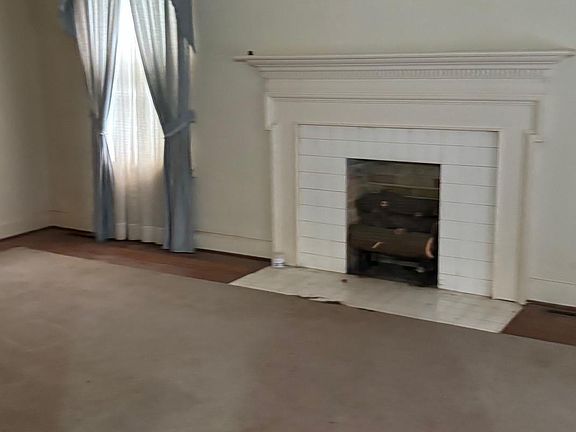 5th image of 209 E Columbia Ave