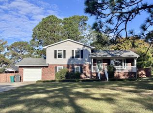 3680 Golfview Rd, Hope Mills, NC 28348