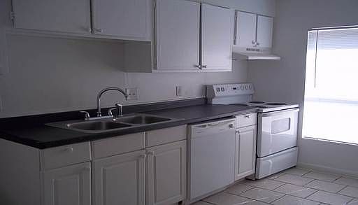 2nd image of 1001 S Sunset Dr APT D