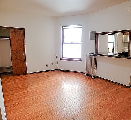 3rd image of 517 W 212th St #1F