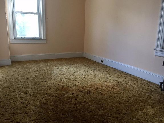 4th image of 210 Carbon St