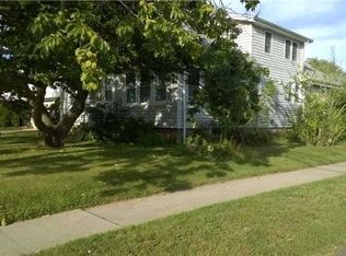 2423 S Seamans Neck Rd, Seaford, NY 11783