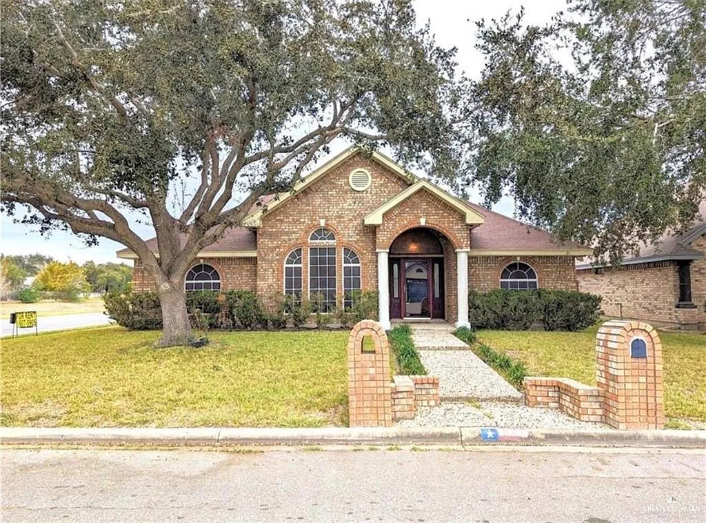 3 bed, 2.0 bath, 2010 sqft, $1,750 — Photo 1