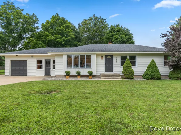 7779 Walnut Ave, Jenison, MI 49428