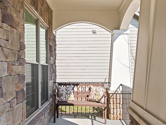 4th image of 2323 Clare Park Dr