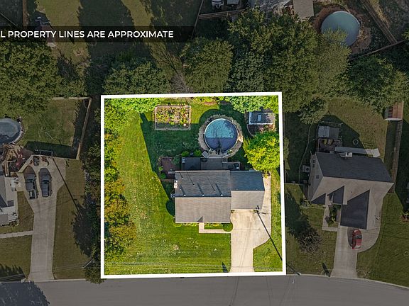 2nd image of 1375 Bluebonnet Dr