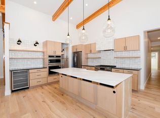 2 Edwards Bridge Rd, Marion, MA 02738