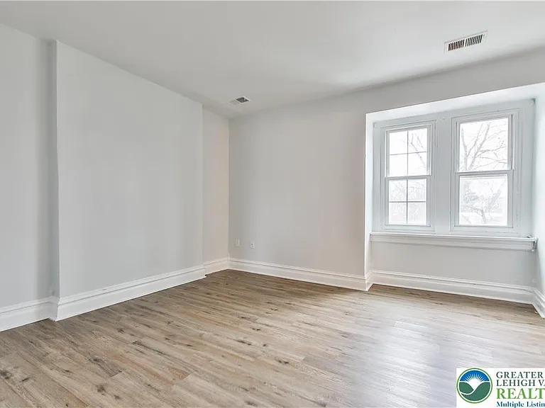 39 N 11th St #C — Photo 9