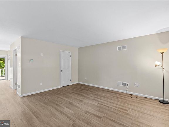 5th image of 452 S Center St