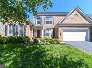 25572 Upper Clubhouse Dr, Chantilly, VA 20152
