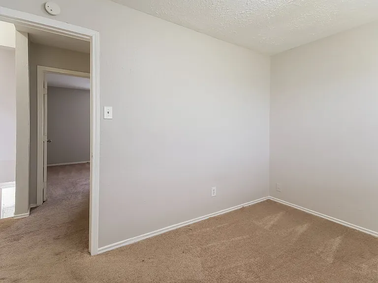 16111 Rosenridge Dr — Photo 18