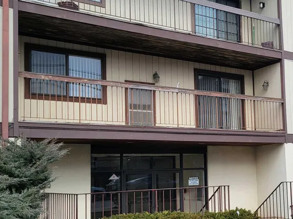 19 Plauderville Ave APT 112, Garfield, NJ 07026