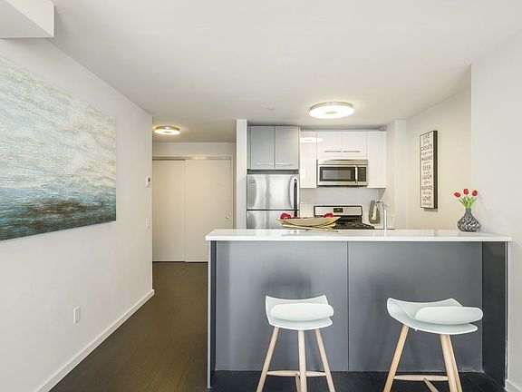 4th image of 235 E 44th St APT 8B
