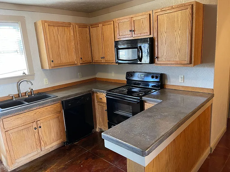 421 Watson Ln #4 — Photo 6