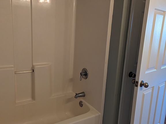 5th image of 423 McKenna Cir