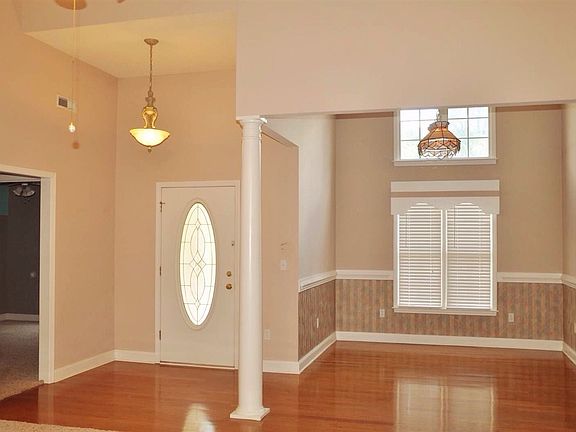 3rd image of 246 Riverrun Dr