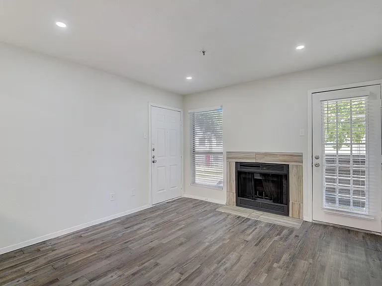 Moser Gardens Apartments — Photo 14