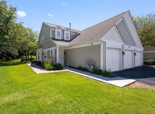 2827 Rutland Cir Unit 202, Naperville, IL 60564