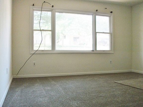 3rd image of 5213 Fountain Ln
