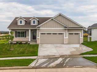 30 NW Valleyview Dr, Waukee, IA 50263