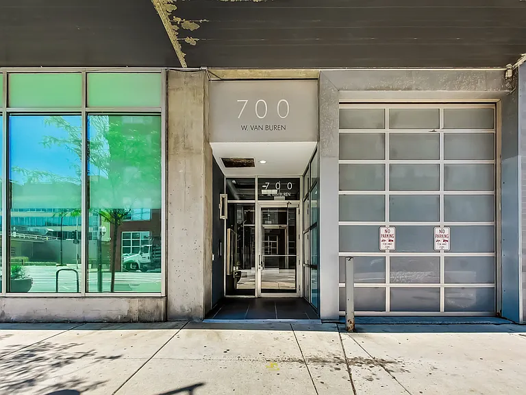 700 W Van Buren St #1010 — Photo 3