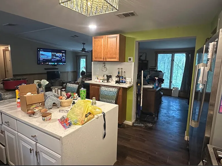 Emerald Pl — Photo 2
