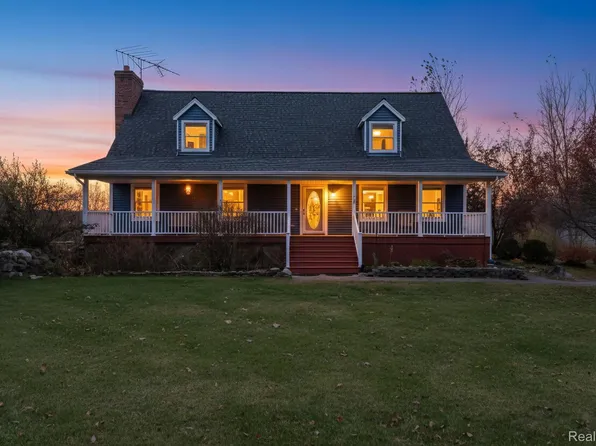 3031 Cedar Point Rd, Howell, MI 48843