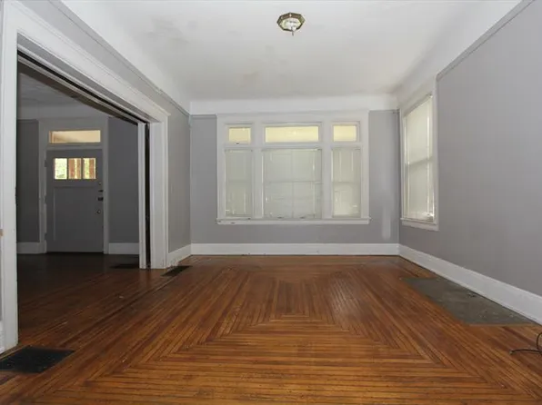 885 Clinton Springs Ave, Cincinnati, OH 45229