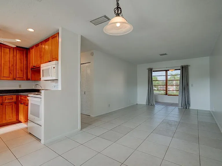 2111 NE 1st Ct #203 — Photo 5