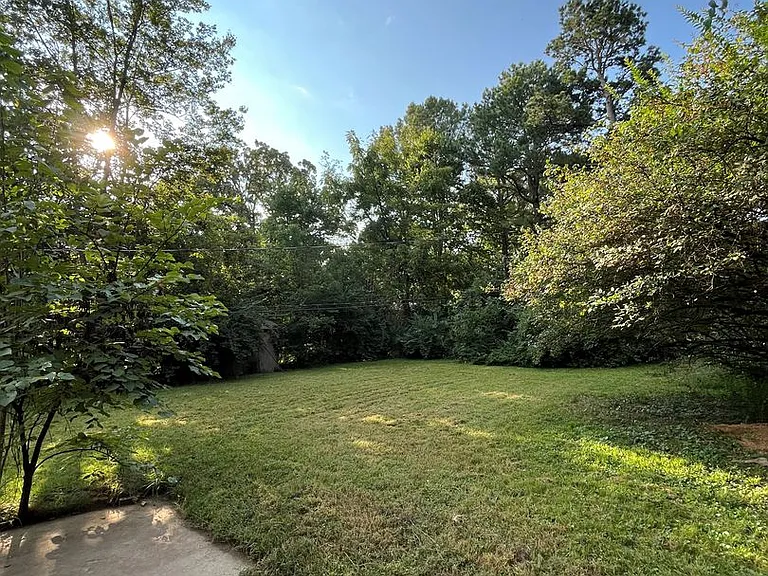 1447 W Mount Comfort Rd — Photo 3